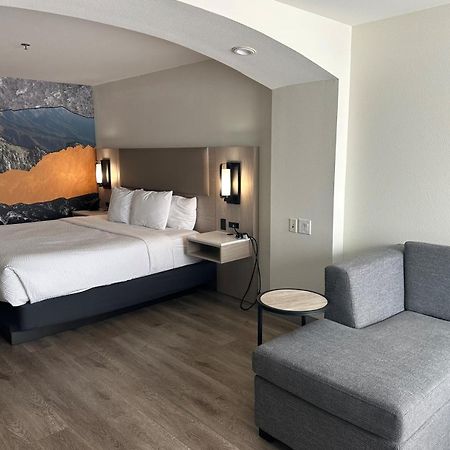 La Quinta Inn & Suites By Wyndham Albuquerque Midtown Екстериор снимка