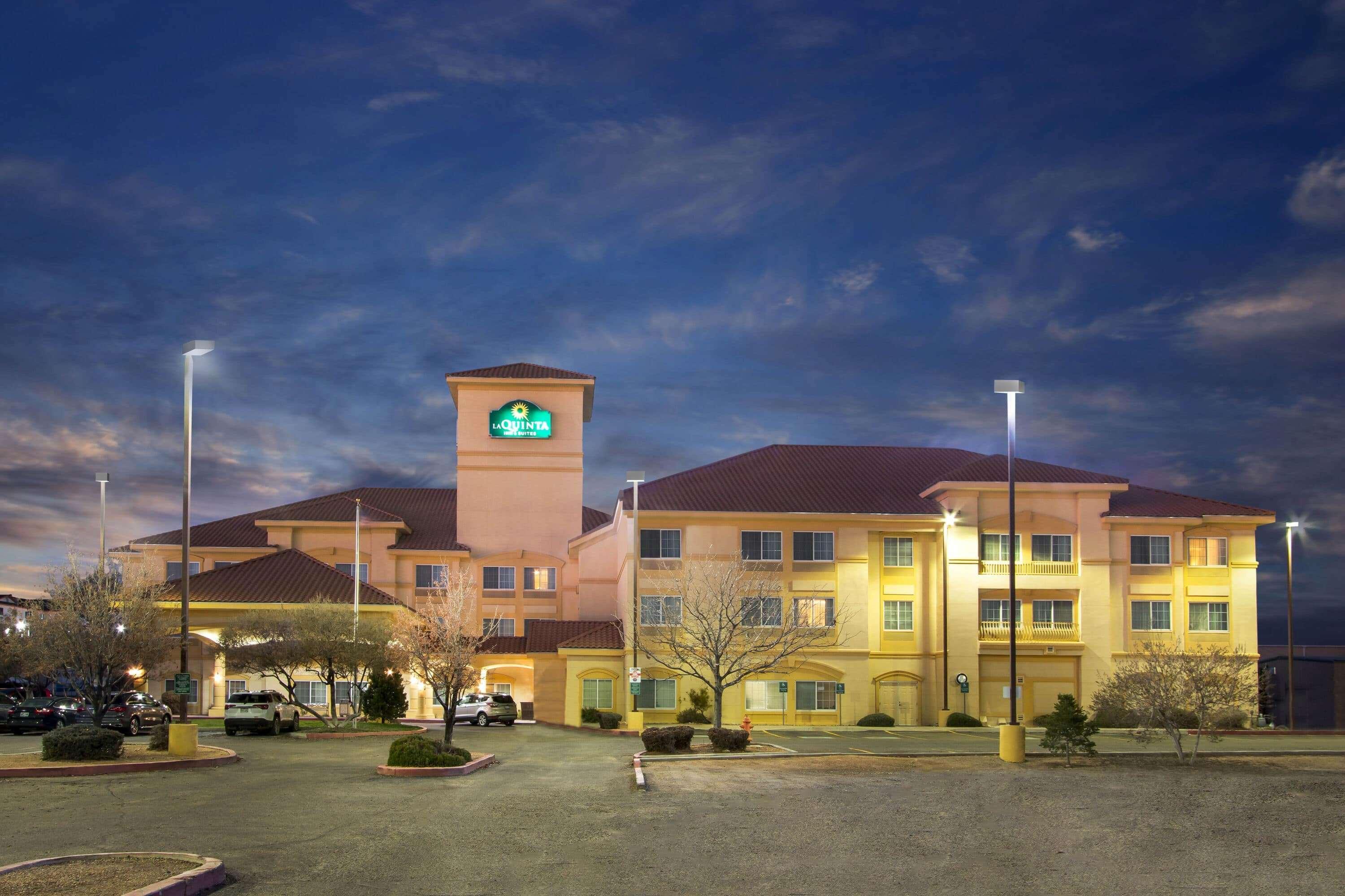 La Quinta Inn & Suites By Wyndham Albuquerque Midtown Екстериор снимка