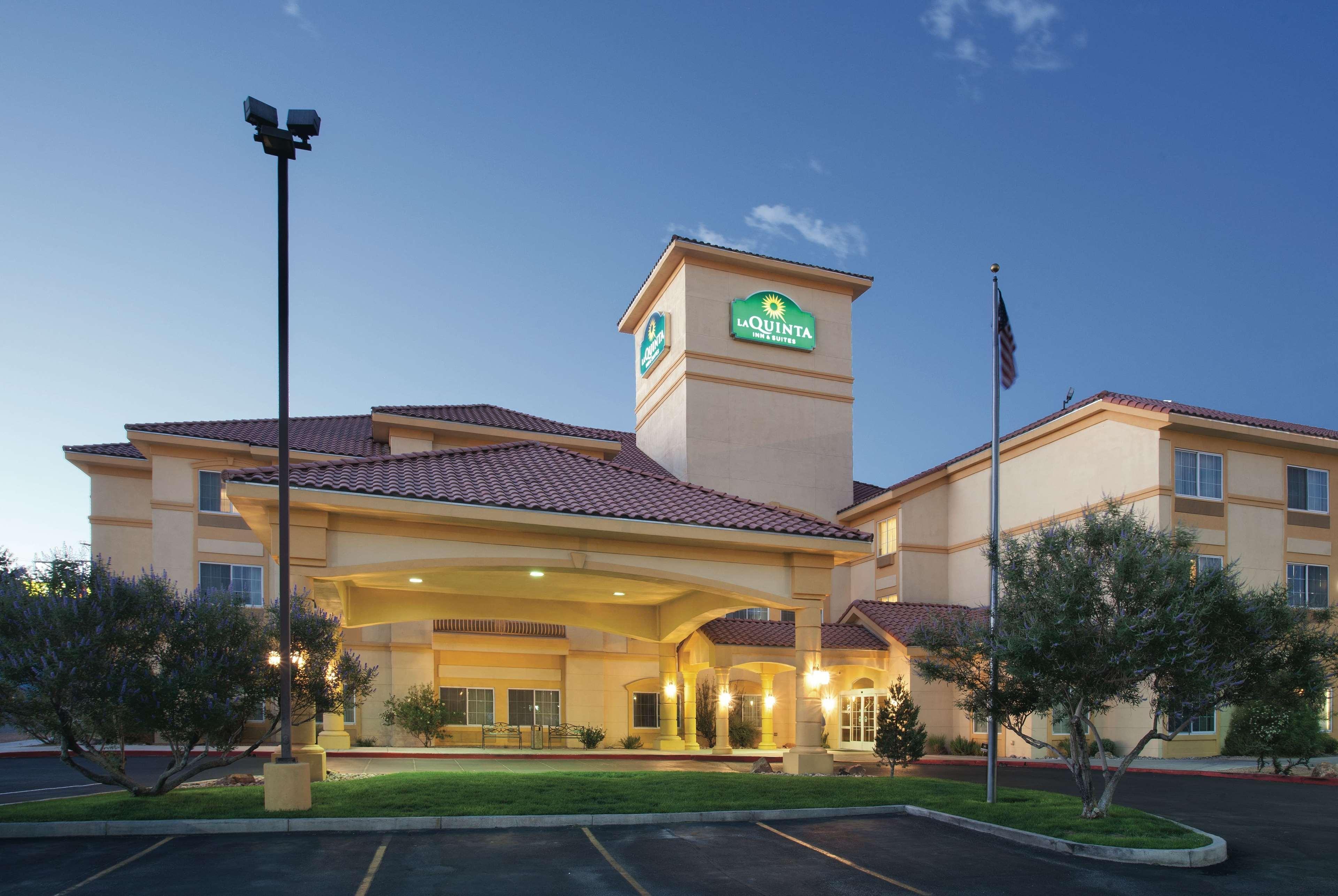 La Quinta Inn & Suites By Wyndham Albuquerque Midtown Екстериор снимка
