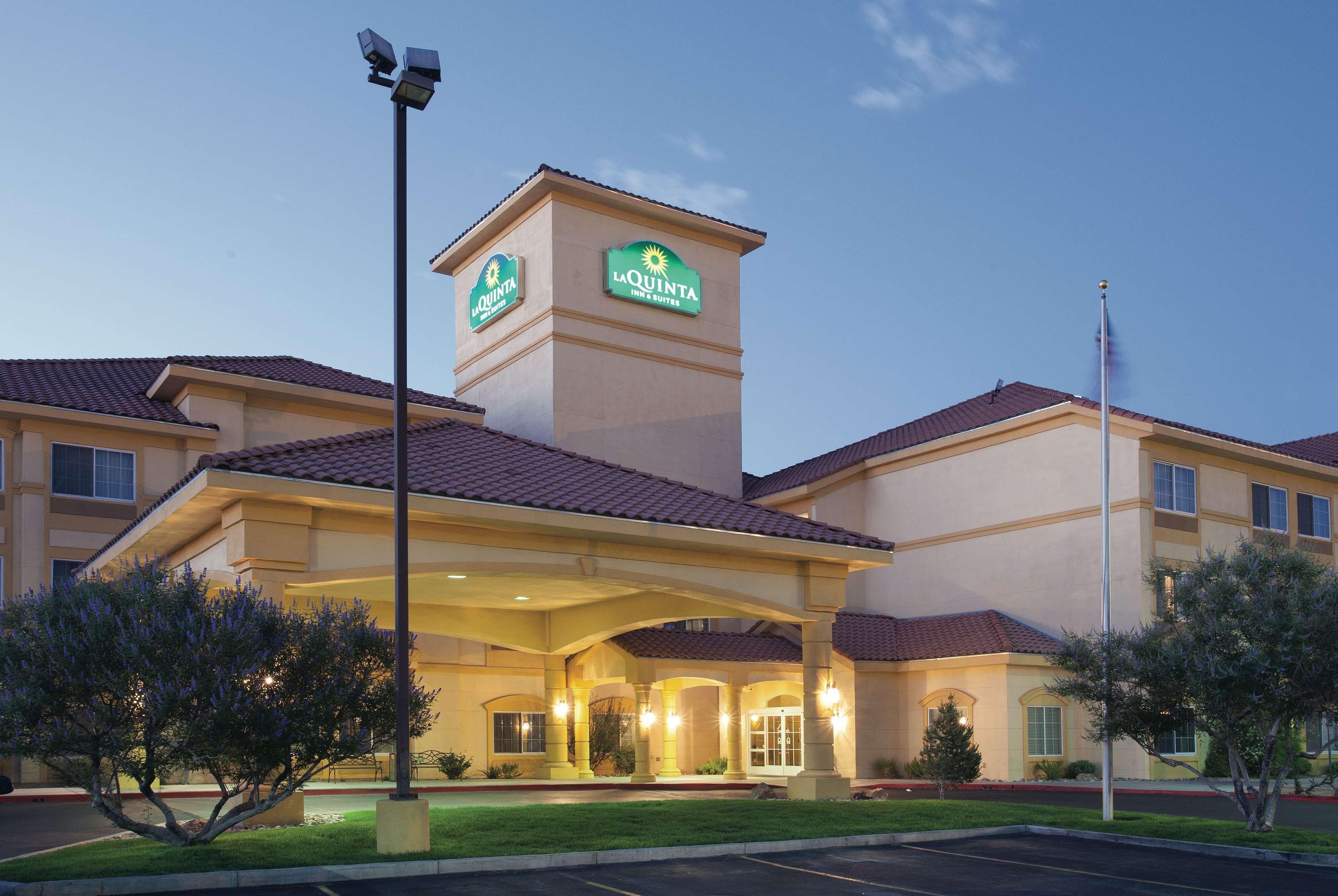 La Quinta Inn & Suites By Wyndham Albuquerque Midtown Екстериор снимка