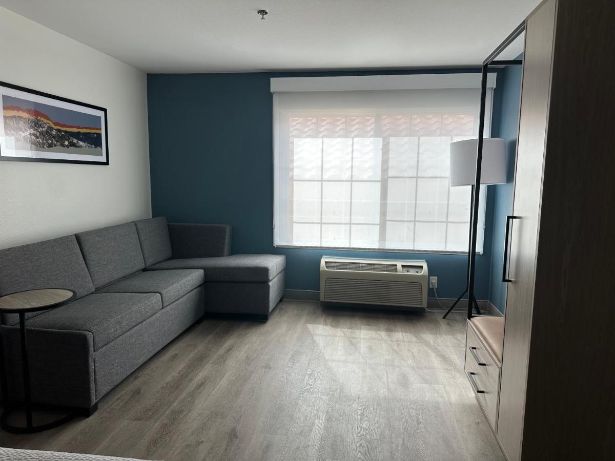 La Quinta Inn & Suites By Wyndham Albuquerque Midtown Екстериор снимка