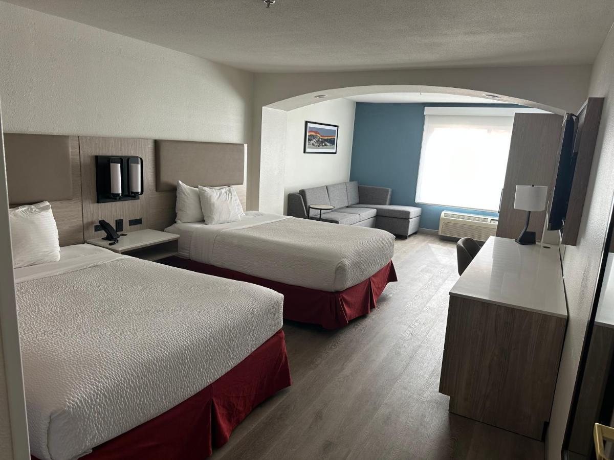 La Quinta Inn & Suites By Wyndham Albuquerque Midtown Екстериор снимка