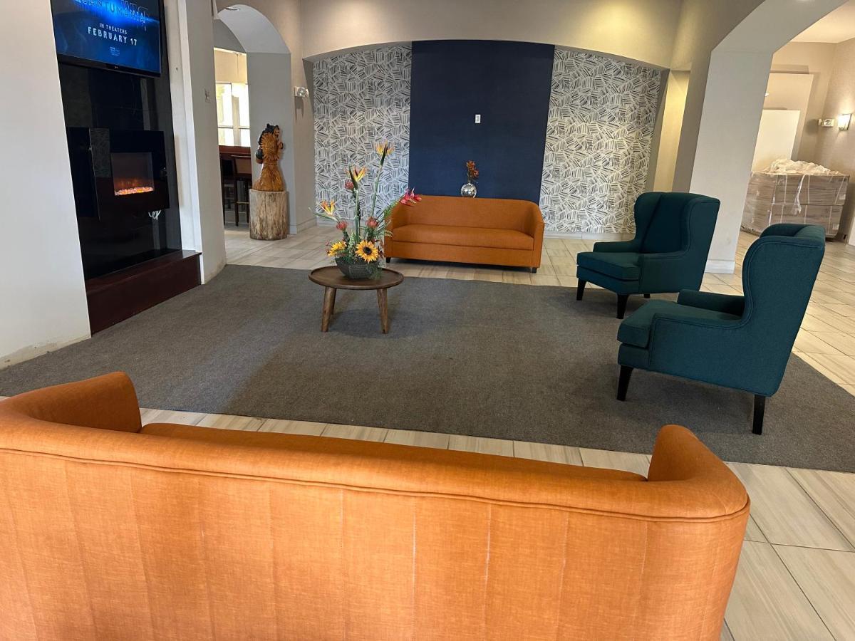 La Quinta Inn & Suites By Wyndham Albuquerque Midtown Екстериор снимка