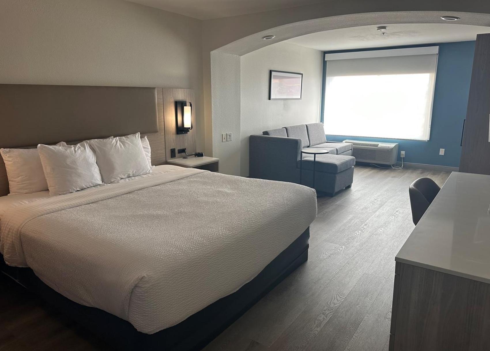 La Quinta Inn & Suites By Wyndham Albuquerque Midtown Екстериор снимка
